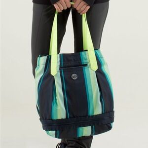 Lululemon Enlighten And Expand Tote
Assorted Stripe Vertical Printed Surge